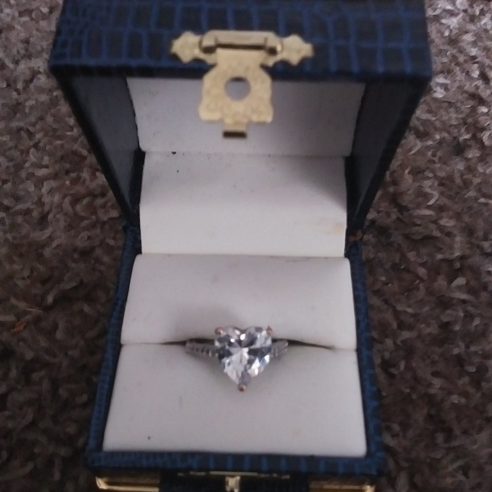 Fashion ring